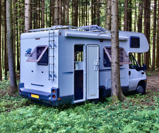 Vivre dans une caravane amenagee : la nouvelle tendance qui seduit les Francais