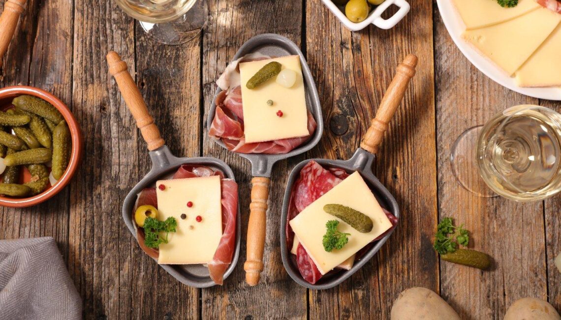 Après‑ski et raclette : sélection de fromages idéaux pour un repas chaleureux en altitude